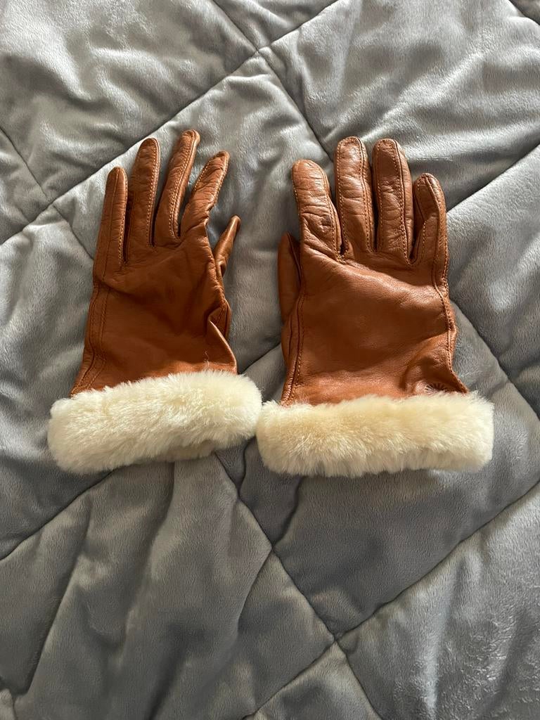 Ugg handschoenen maat M, Ophalen of Verzenden, Zo goed als nieuw, Maat 38/40 (M), Handschoenen