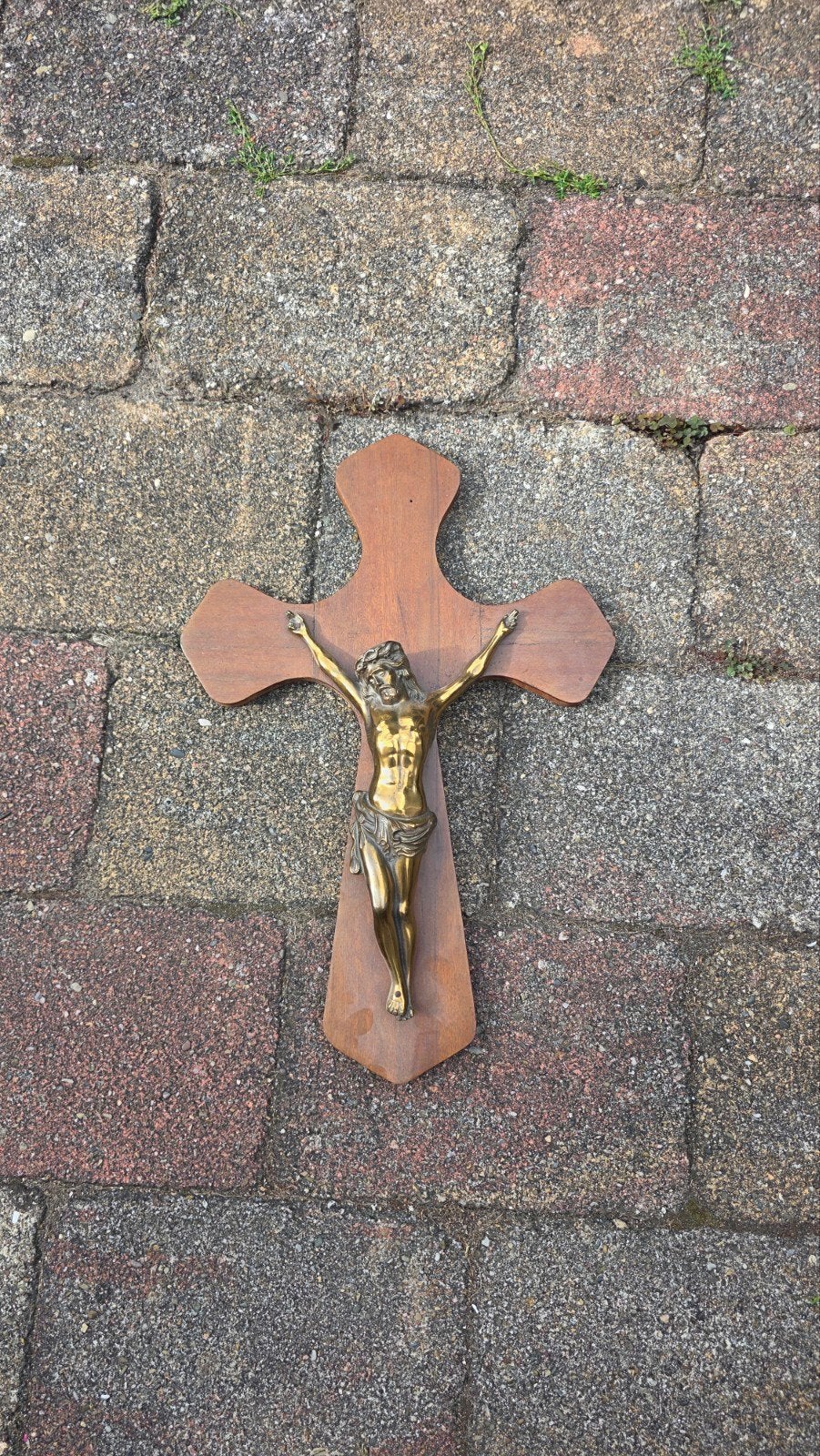 Dit is een klassiek houten crucifix met een metalen figuur, Antiek en Kunst, Ophalen