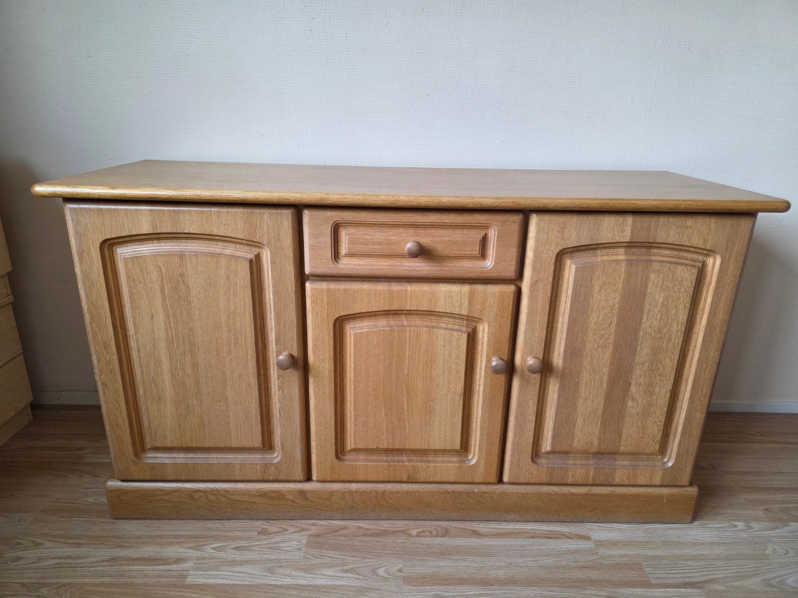 Laag dressoir / buffetkast / tvkast blank eiken, Huis en Inrichting, Kasten | Dressoirs, Ophalen, Gebruikt, Eikenhout, 25 tot 50 cm