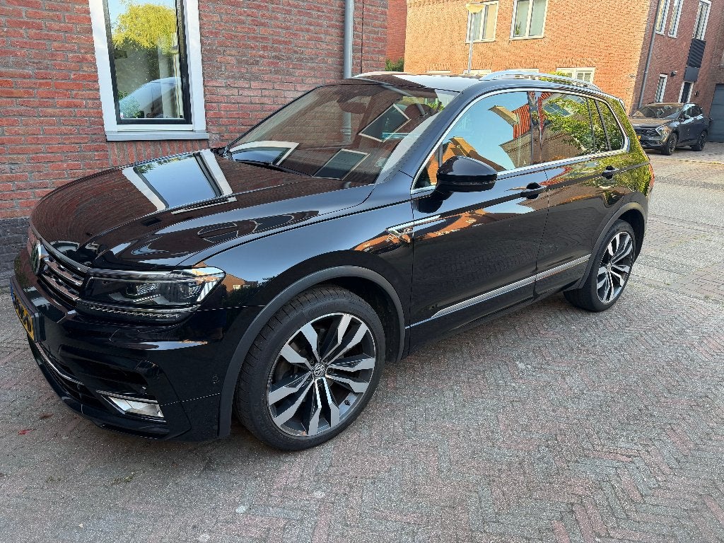 Volkswagen Tiguan 2.0TSI / 2017 Zwart / 260 PK / Alle opties, Auto's, Automaat, Zwart, 4 cilinders, Zwart