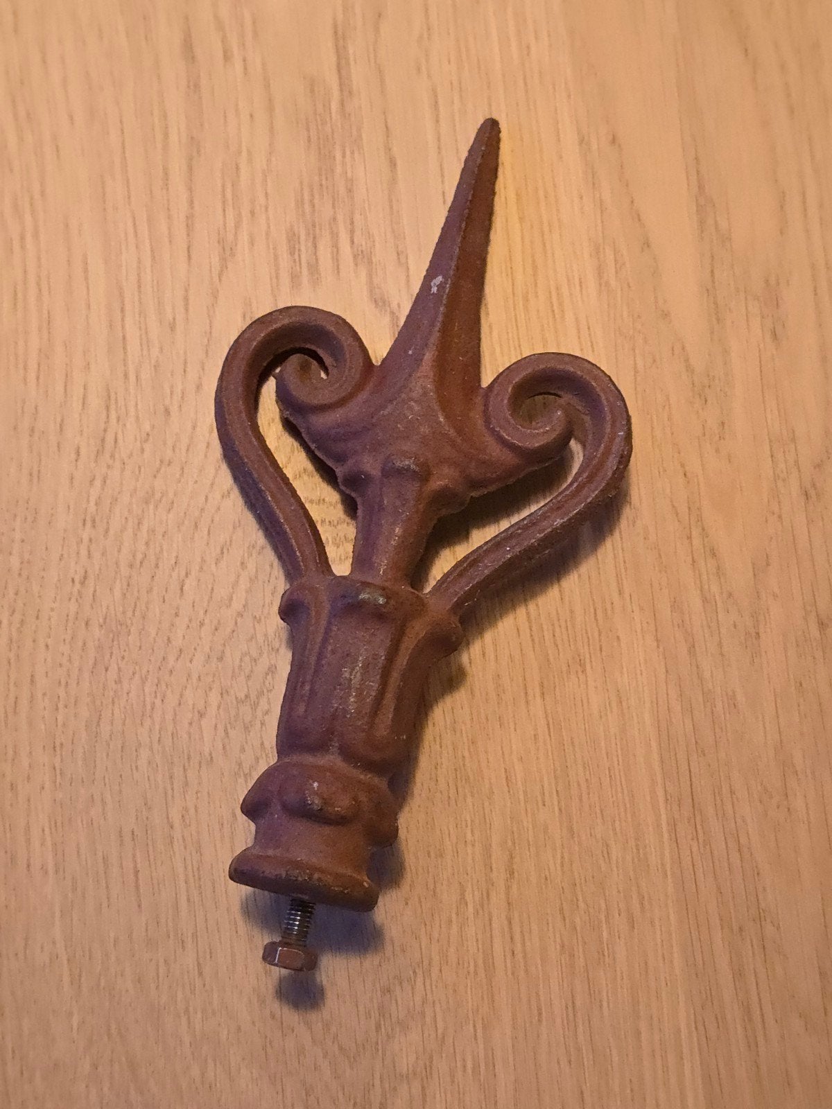 Antieke Art Nouveau gietijzeren hekpunt 18 cm hoog x 9cm br, Antiek en Kunst, Ophalen of Verzenden