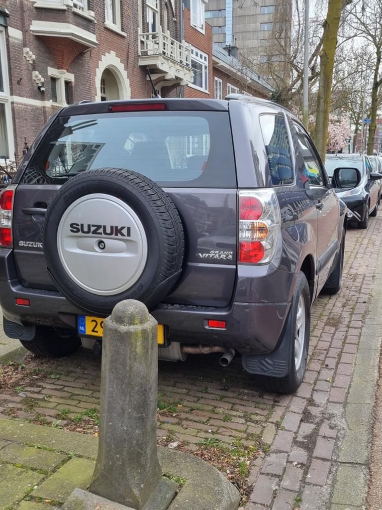 Suzuki Grand Vitara 1.6 3D 2009 Grijs, Auto's, 1380 kg, 4 cilinders, Origineel Nederlands, 75 €/maand
