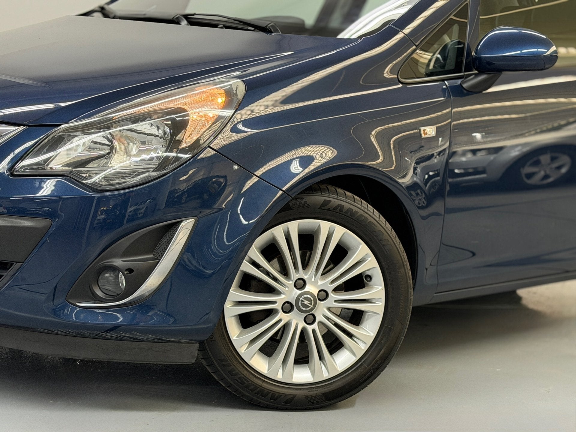 Foto 18 van Opel Corsa 1.4-16V Cosmo Navi Cruise NL Auto
