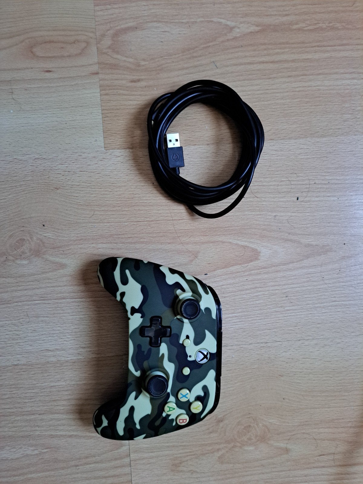 Xbox One Controller Camouflage + USB-kabel, Ophalen of Verzenden, Gebruikt, Controller, Xbox One