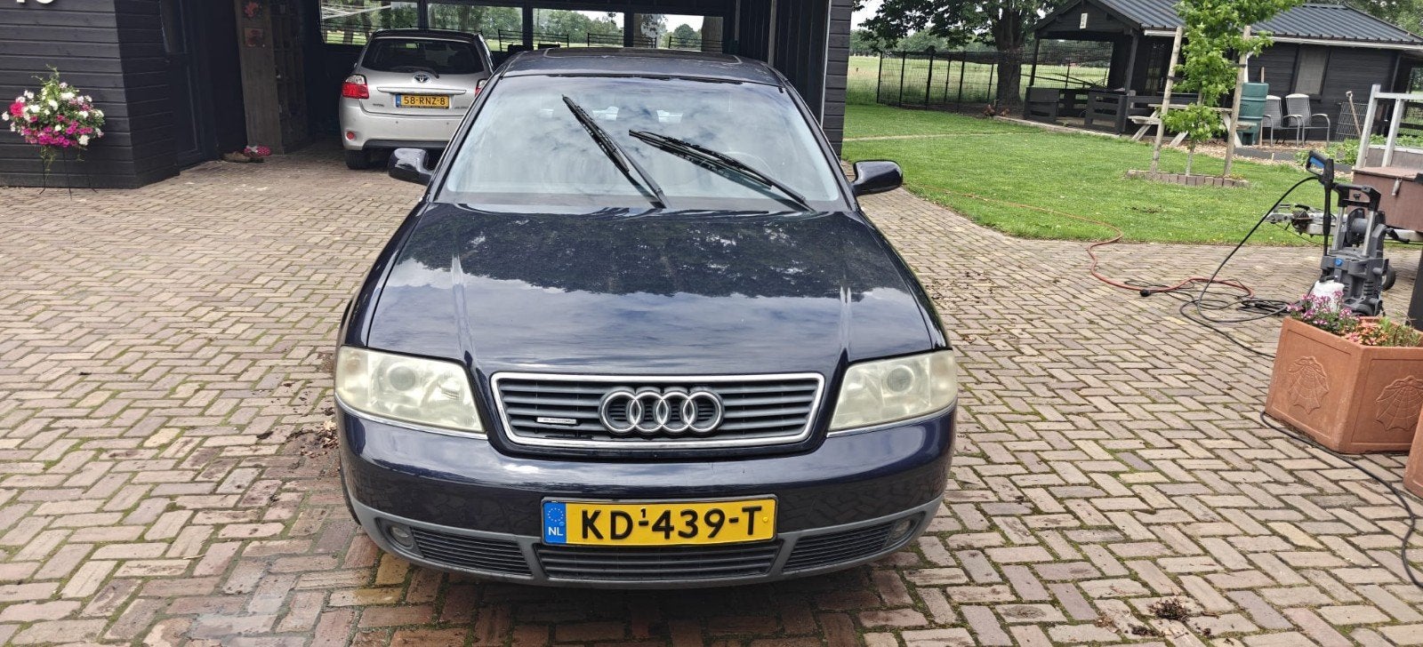 Audi 2000 Blauw, Auto's, Blauw, 10 km/l, 75 €/maand, 1565 kg