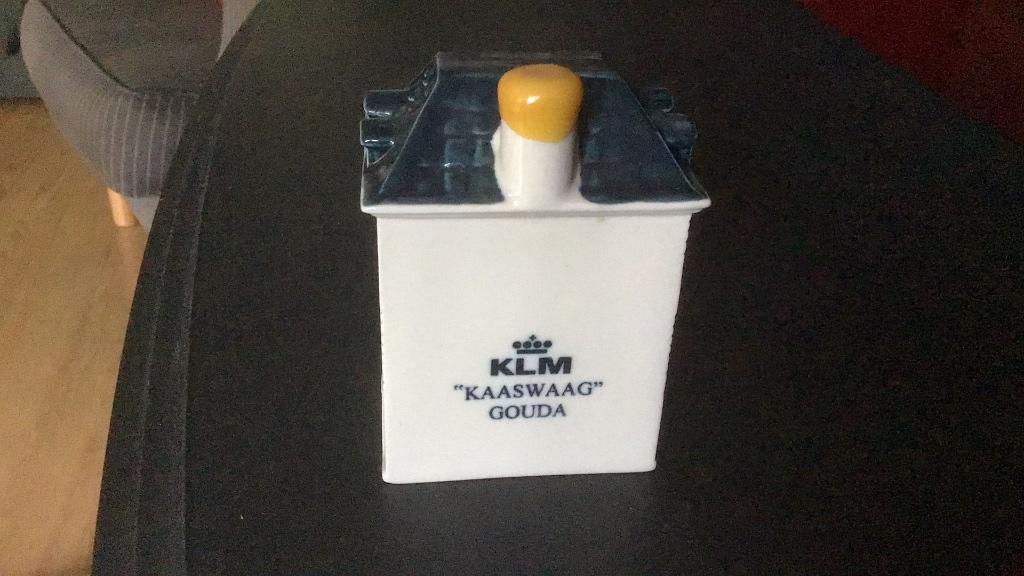 Topstuk KLM Kaaswaag en KLM  Indonesia 75 years.(gelijmd), Ophalen, Gebruikt, Paleis of Waag, Gevuld