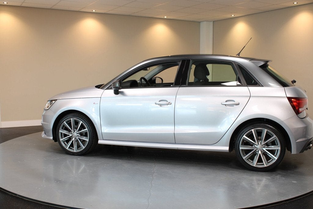 Audi A1 Sportback 1.0 TFSI Adrenalin *S-Line* Stoelverw.|Cru, Auto's, Audi, Voorwielaandrijving, Euro 6, 95 pk, 4 stoelen