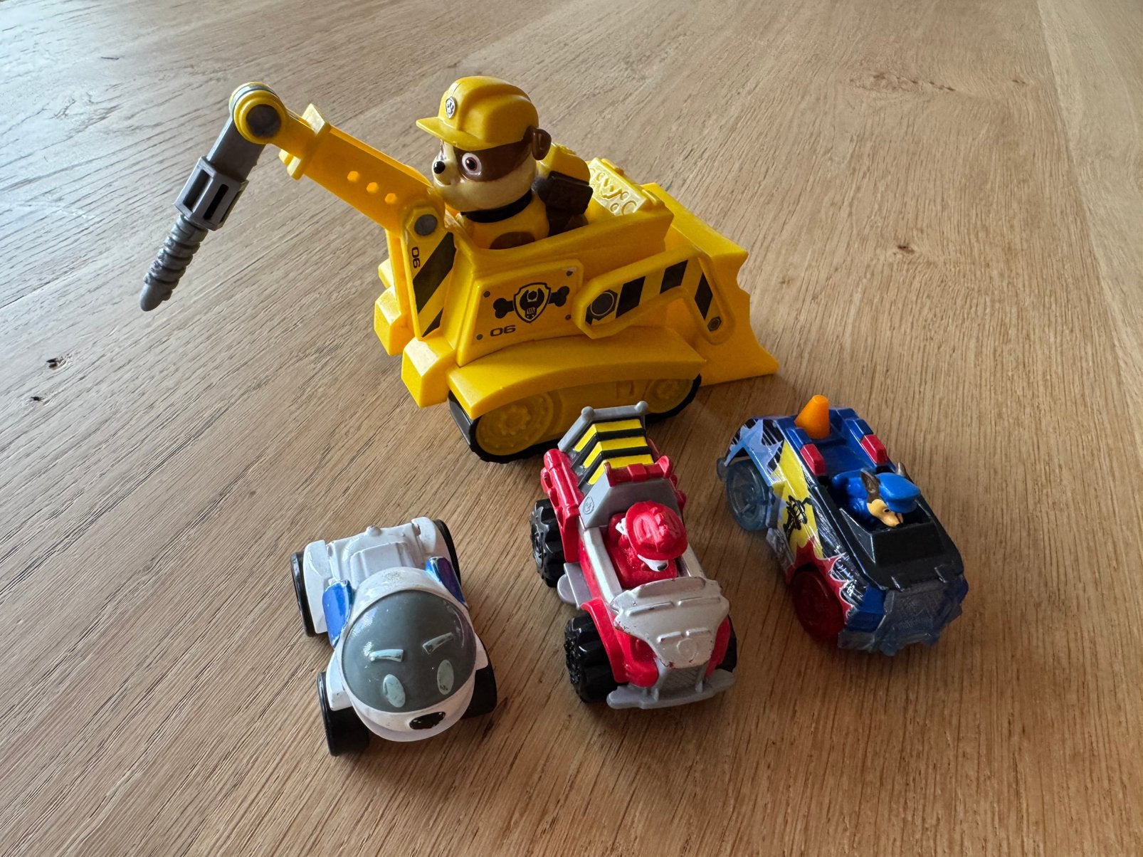 Paw Patrol voertuigen | 1 groot voertuig, 3 auto’s, Ophalen, Gebruikt