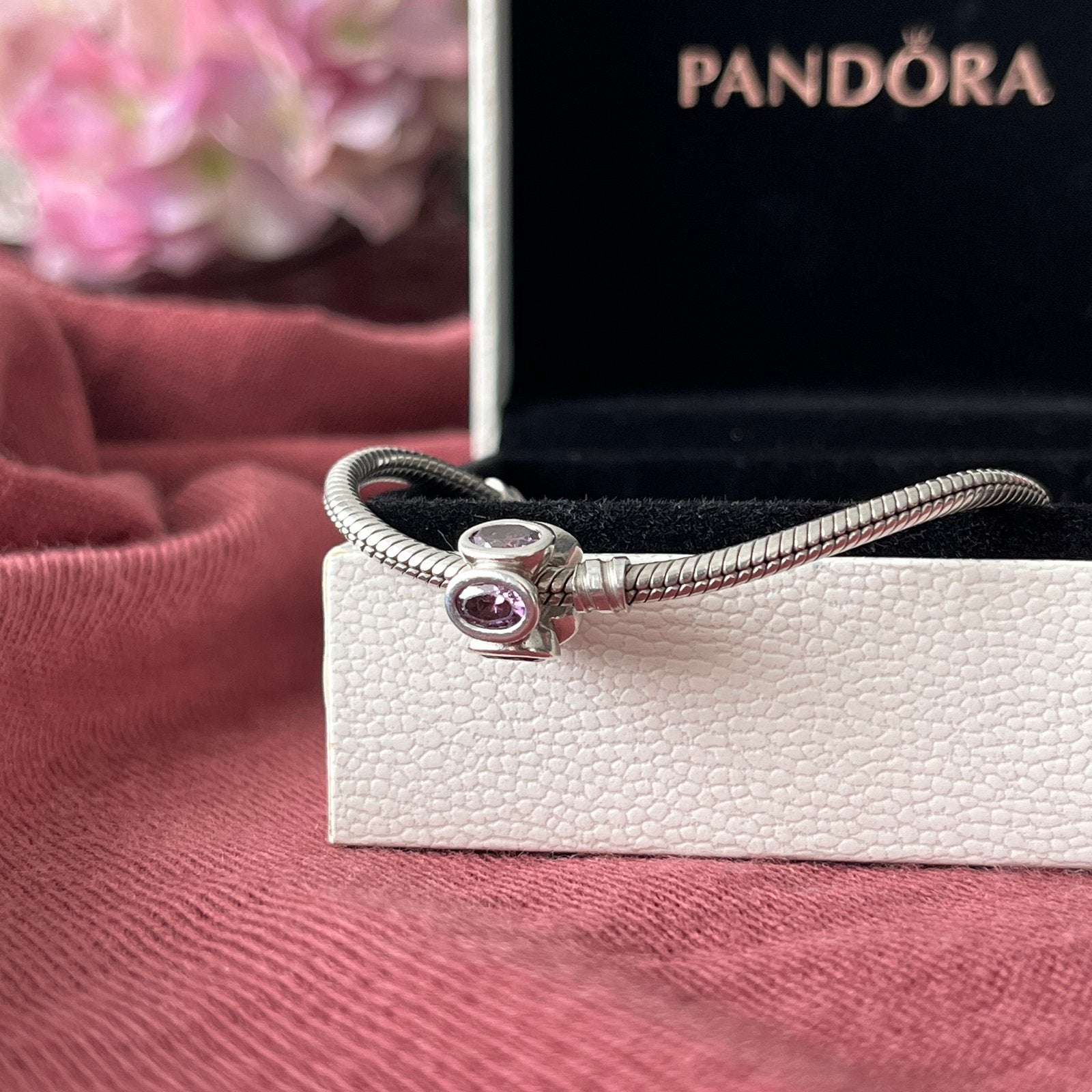 Pandora bedel met mooie ovale roze/paarse steentjes, Ophalen of Verzenden, Zilver, Pandora