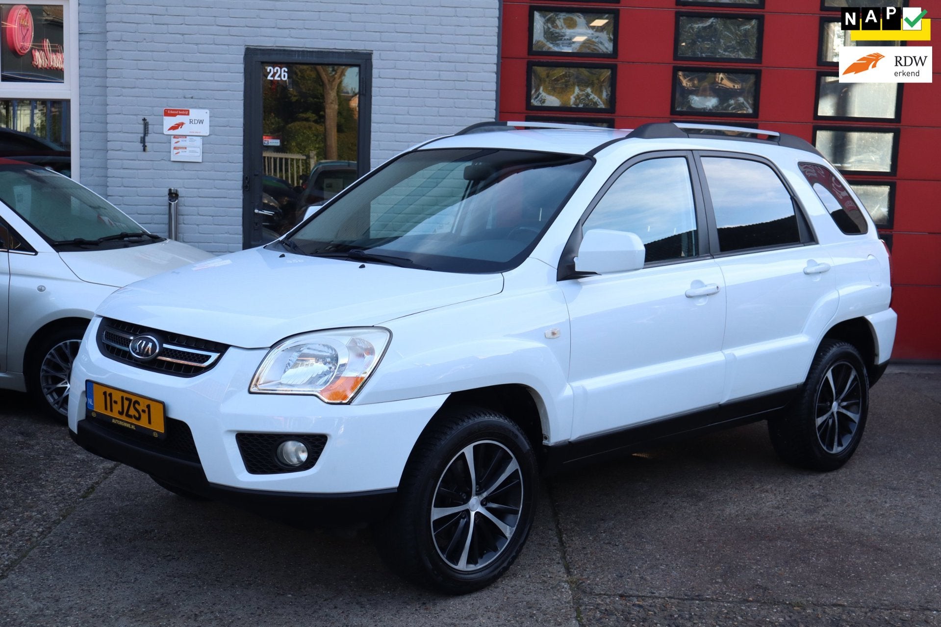 Kia Sportage 2.0 CVVT X-tra , LEDER , AIRCO, NAVI , TREKHAAK, Auto's, Lederen bekleding, Gebruikt, 4 cilinders, Wit