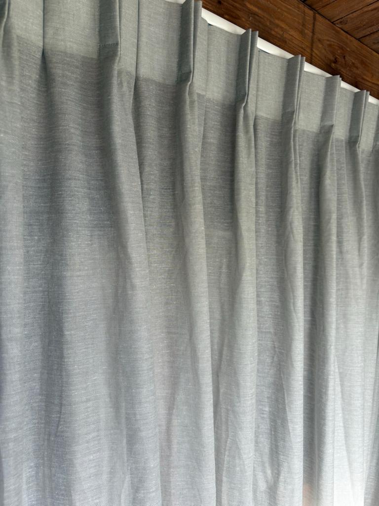 8170 Mooie inbetween gordijn 240x230 cm, dubbele retourplooi, Ophalen of Verzenden, Nieuw, Grijs