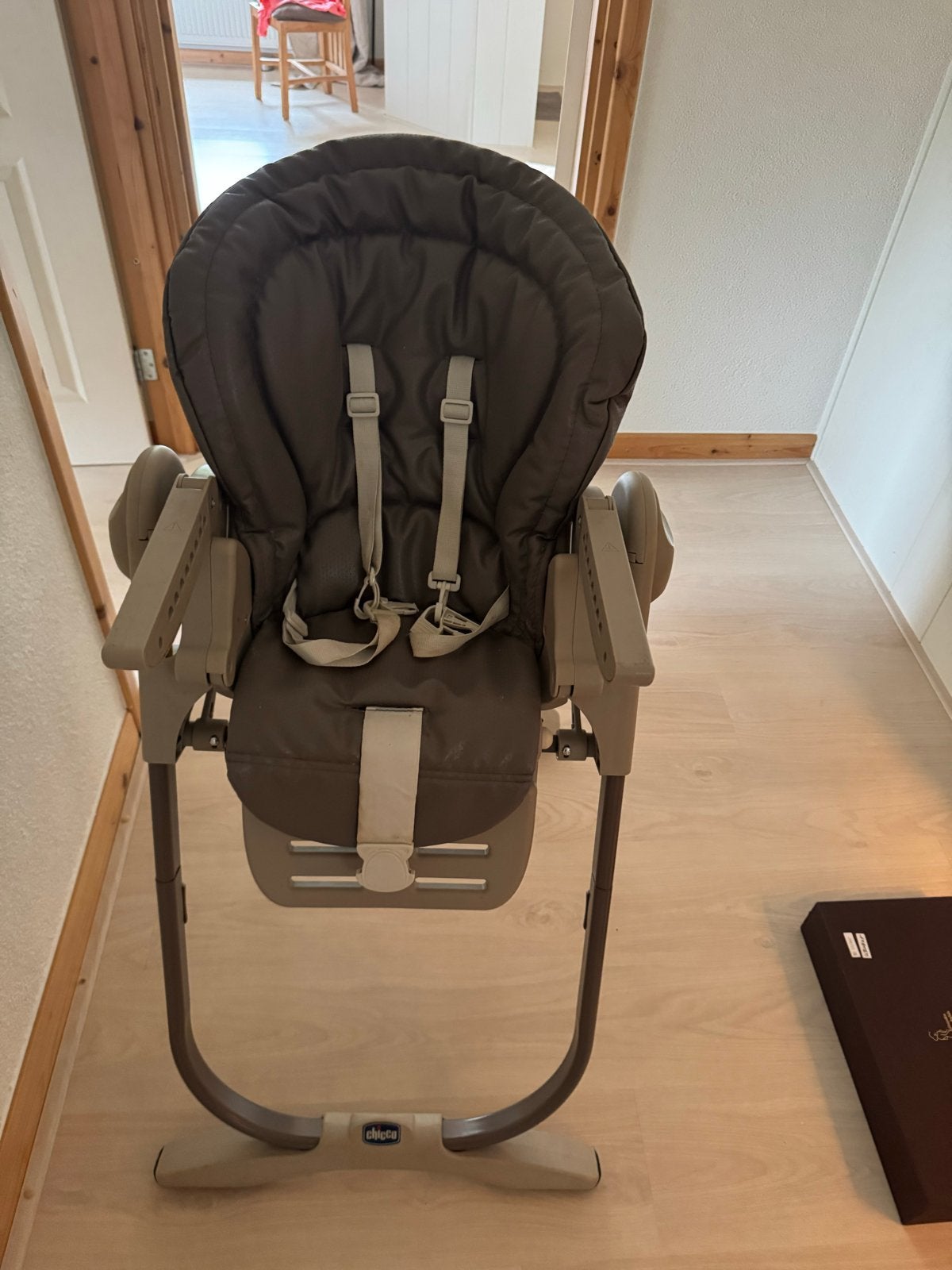 Chicco Polly Easy Meegroeistoel - Bruin, Ophalen, Gebruikt, Meegroeistoel, Afneembaar eetblad