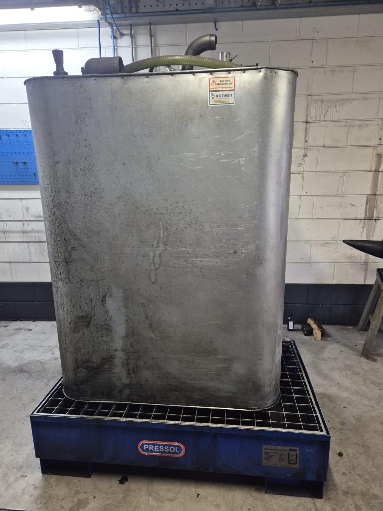 Opvangbak/opslag tank afgewerkte olie 225L, Auto diversen, Autogereedschap, Ophalen, Gebruikt