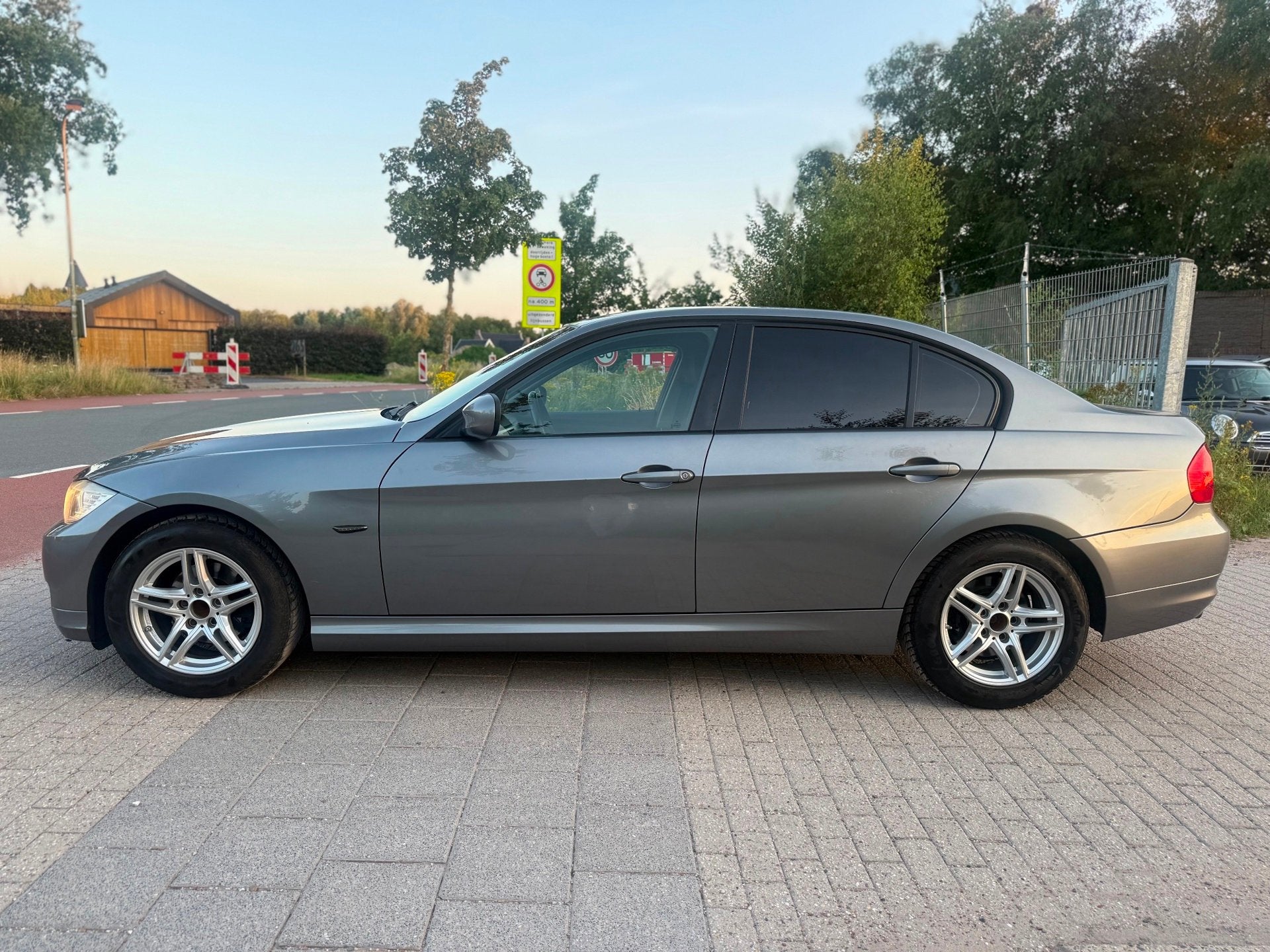 BMW 3-serie 320i Airco Cruise Half Leder Parkeer sensor, 4 cilinders, Leder en Stof, Bedrijf, Handgeschakeld