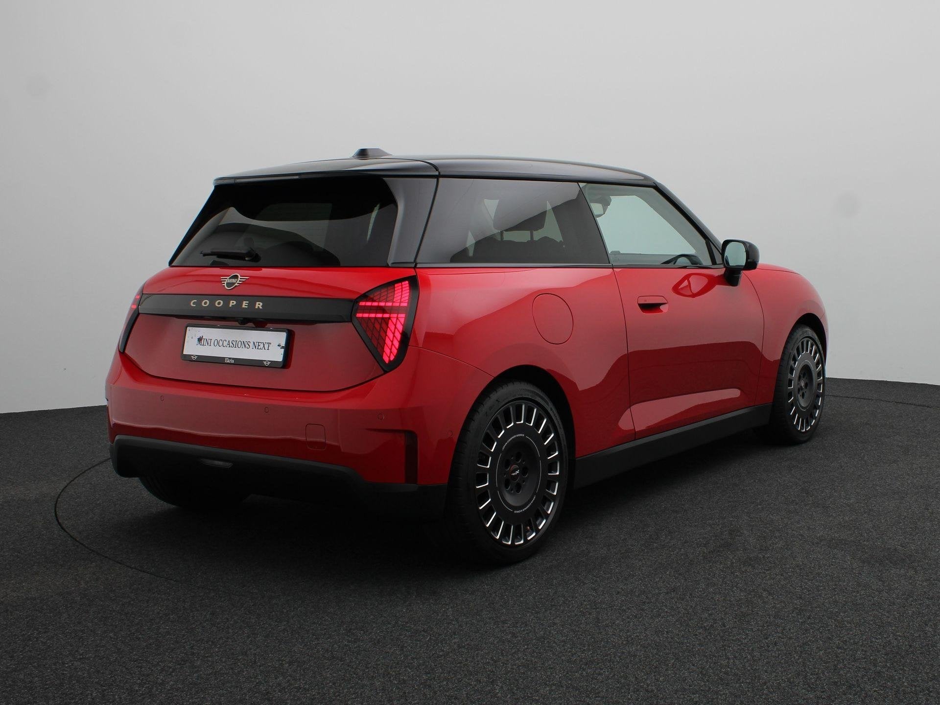 MINI 3-Deurs Cooper E Pakket L + Glazen panoramadak + Parkin, Auto's, Stof, Gebruikt, 41 kWh, Met garantie (alle)