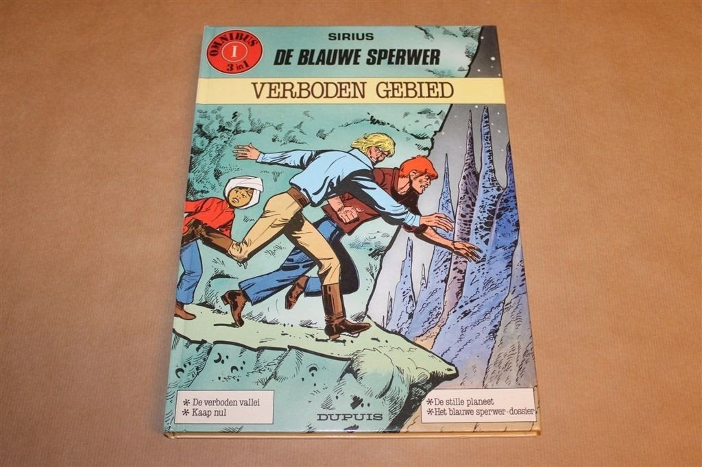De Blauwe Sperwer Omnibus 1 Verboden Gebied — Sirius 1986 HC, Boeken, Eén stripboek, Ophalen of Verzenden, Gelezen