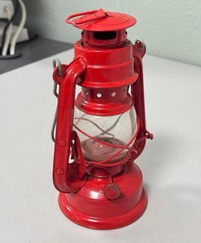 Antieke antiek rood rode stormlamp olielantaarn olielamp, Ophalen of Verzenden