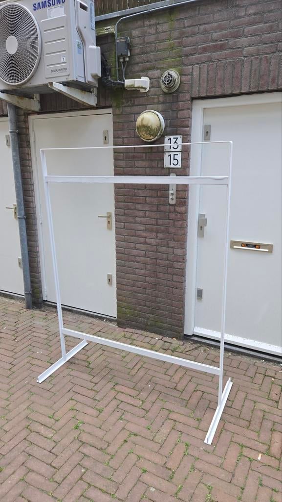 Gratis kledingrek - stevig en niet demontabel ijzer metaal, Kleding | Dames, Kledingrekken, Gebruikt, Niet van toepassing, Niet van toepassing