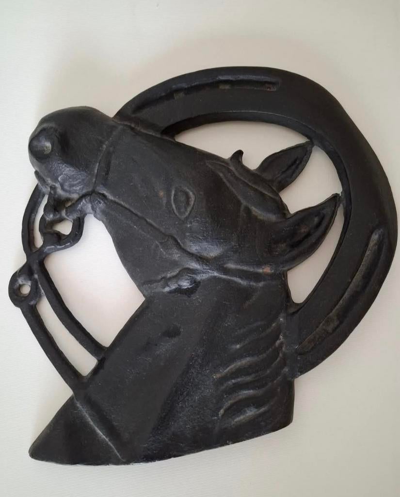 Gietijzeren paardenhoofd met hoefijzer wanddecoratie, Ophalen