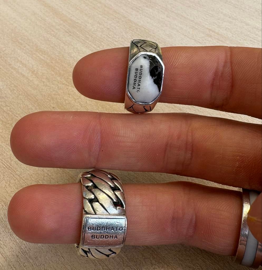 Zilveren Buddha ring met zwart-witte steen, maat 20, 20 of groter, Ophalen of Verzenden, Zo goed als nieuw, Dame of Heer