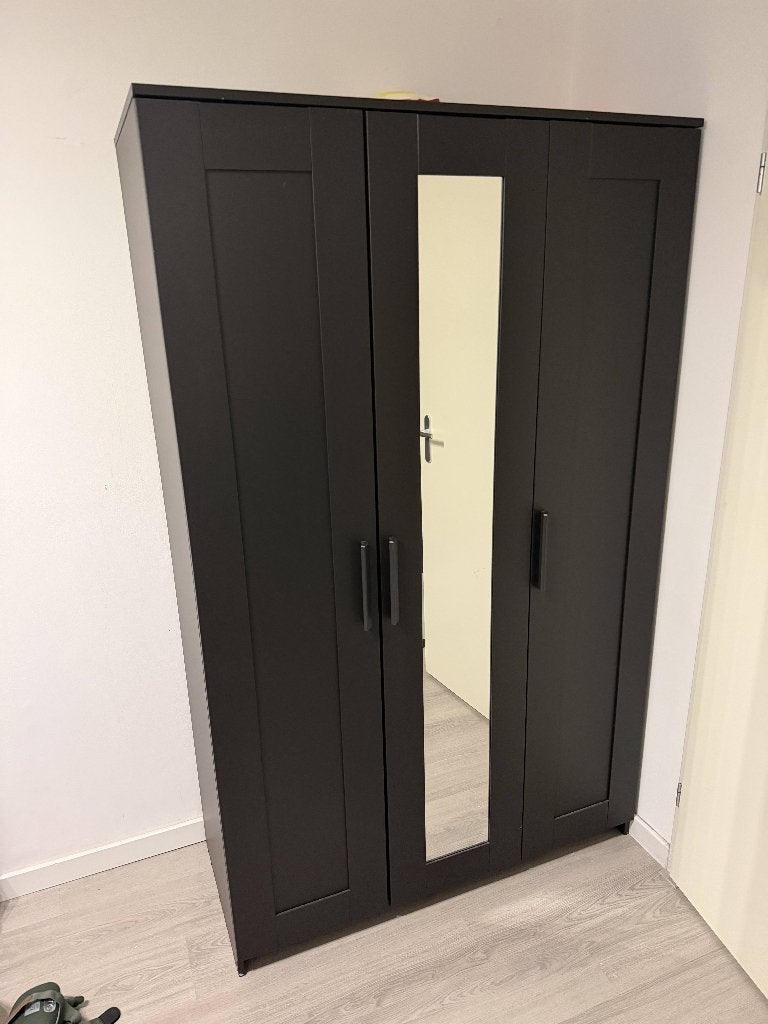 Black-Brown Three-Door Wardrobe with Full-Length Mirror, Ophalen, 25 tot 50 cm, Minder dan 100 cm