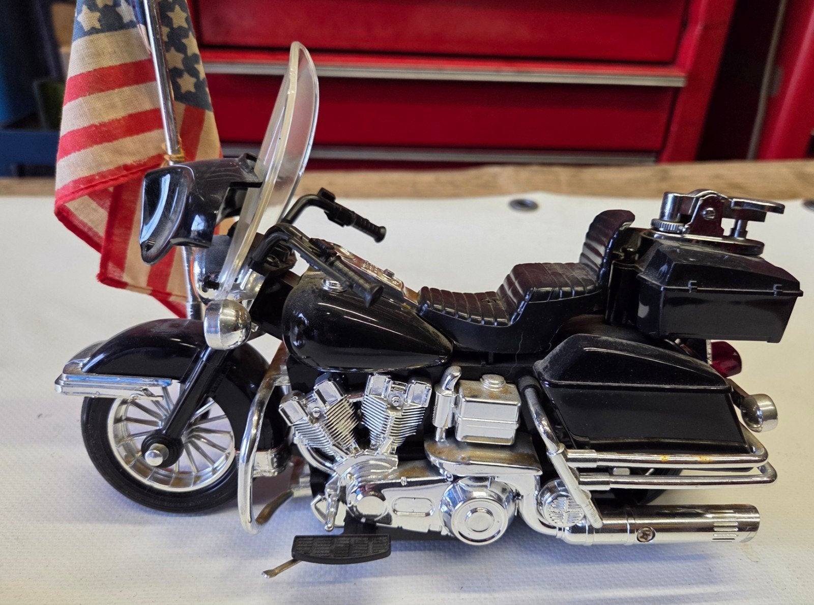 Harley-Davidson vuuraansteker met Amerikaanse vlag, Overige merken, Gebruikt, 1:32 tot 1:50, Overige typen