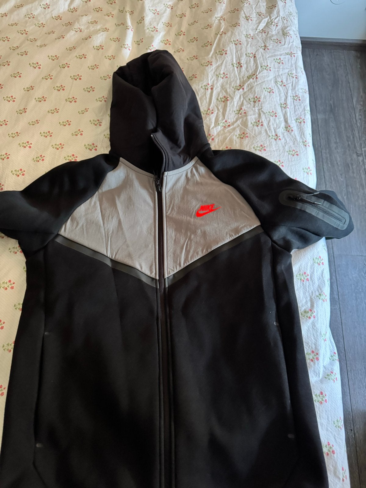 Nike Tech Fleece Hoodie - Zwart/Grijs - Maat M, Ophalen of Verzenden, Zo goed als nieuw, Maat 48/50 (M), Zwart