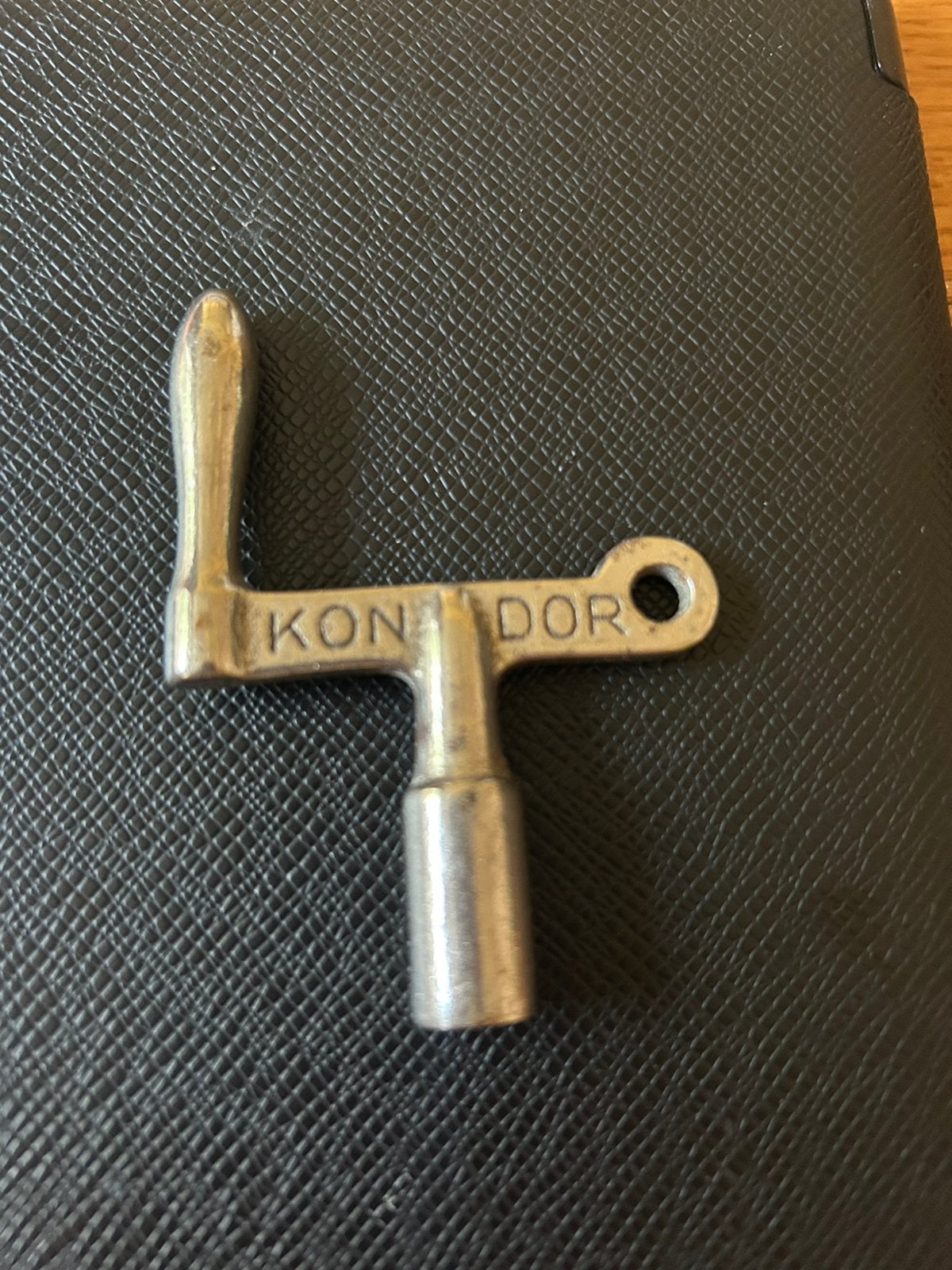 Oude Kondor opwindsleutel 6mm voor o.a. klok, Ophalen of Verzenden