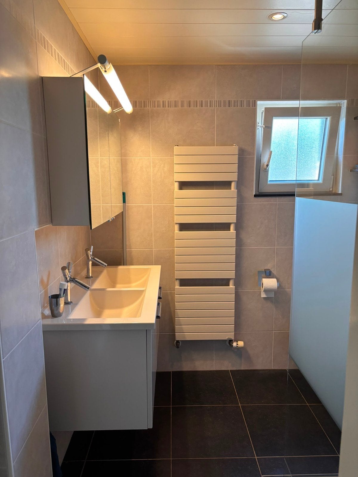 Complete badkamerset met "Balance" wand, Huis en Inrichting, Badkamer | Complete badkamers, Ophalen, Gebruikt, Met douche
