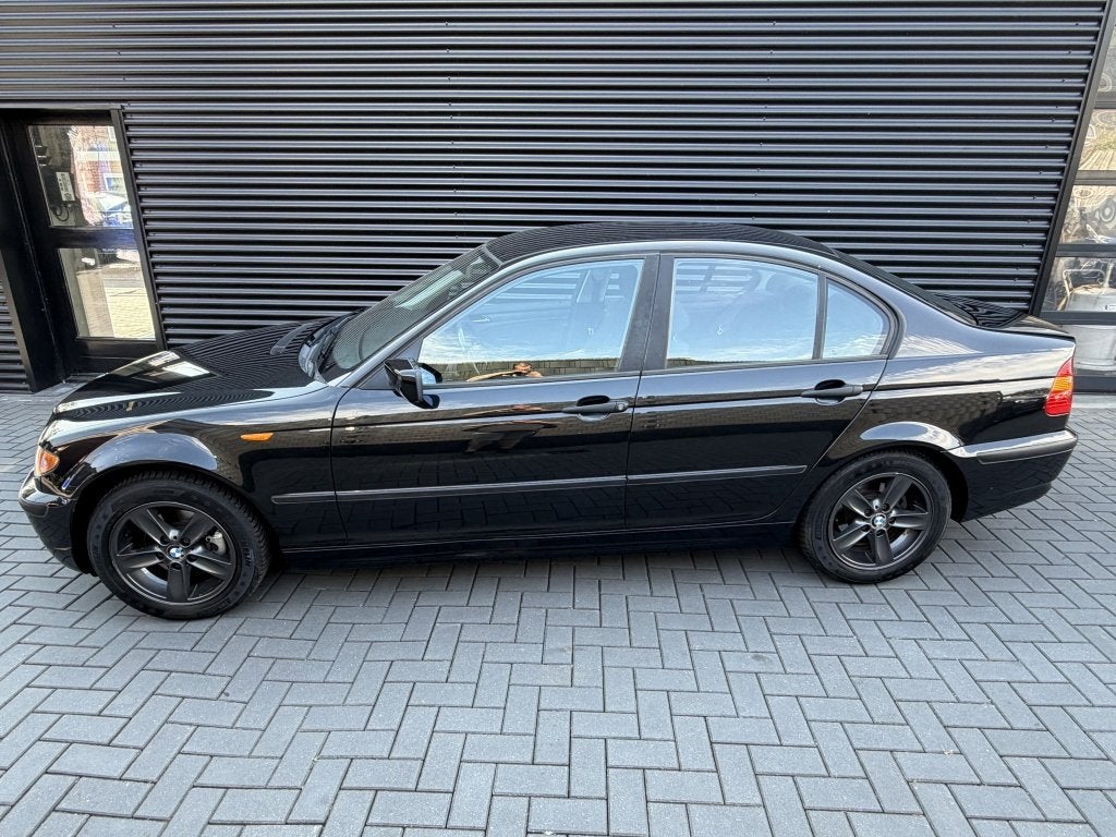 BMW 3 Serie 318i Executive| AUTOMAAT| XENON| NAVI| CRUISE| N, Auto's, BMW, Automaat, 680 kg, Zwart, Origineel Nederlands