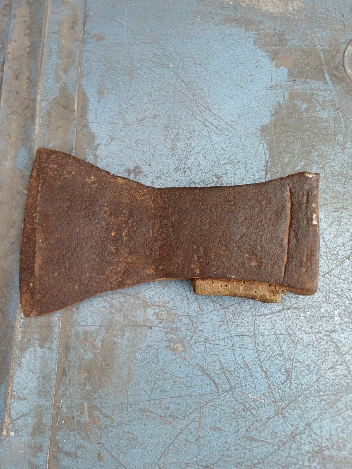 Oude gesmede bijlkop - Vintage gereedschap, Ophalen of Verzenden