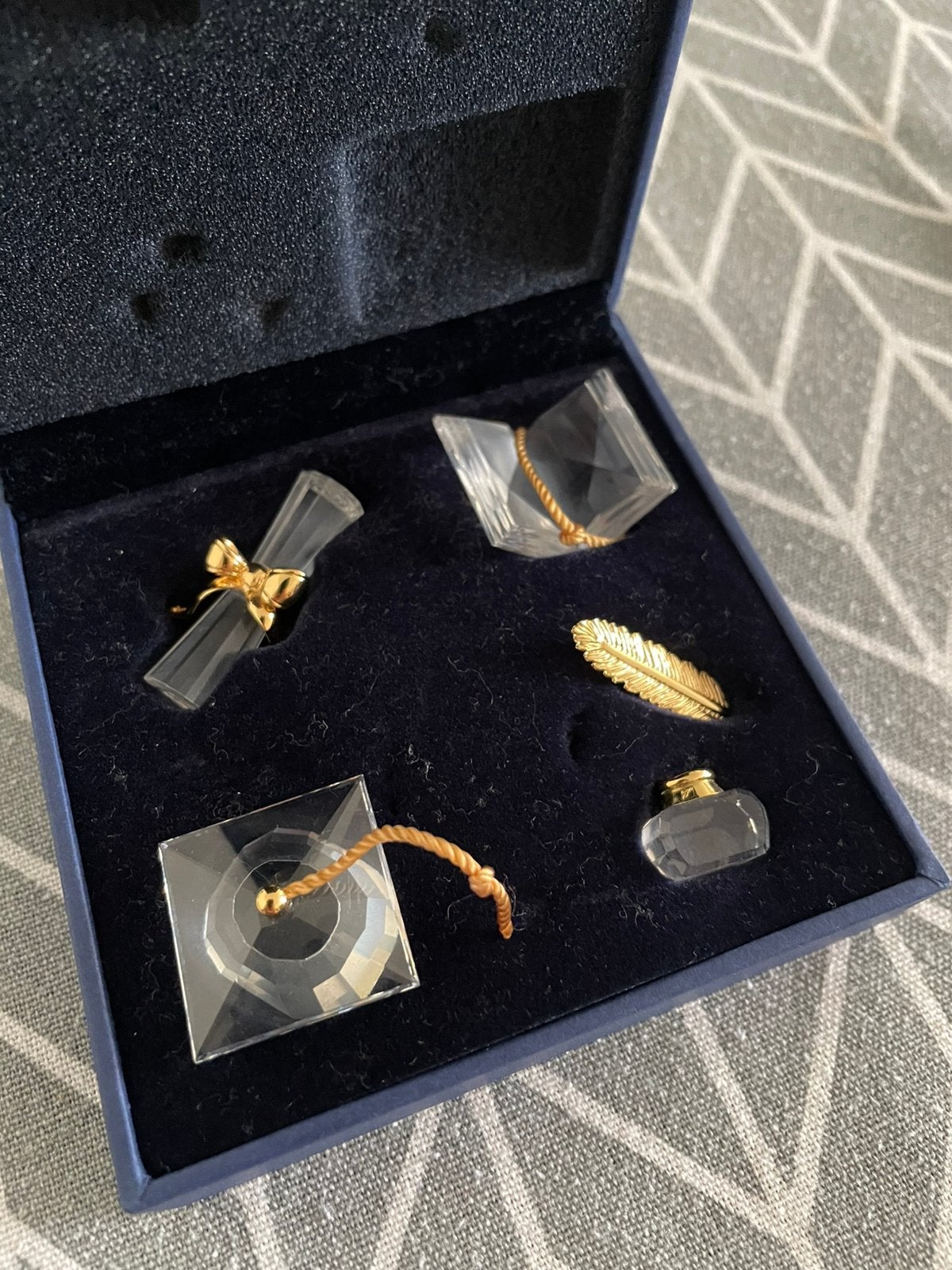 Swarovski set "diploma/geslaagd"., Ophalen, Zo goed als nieuw, Overige materialen