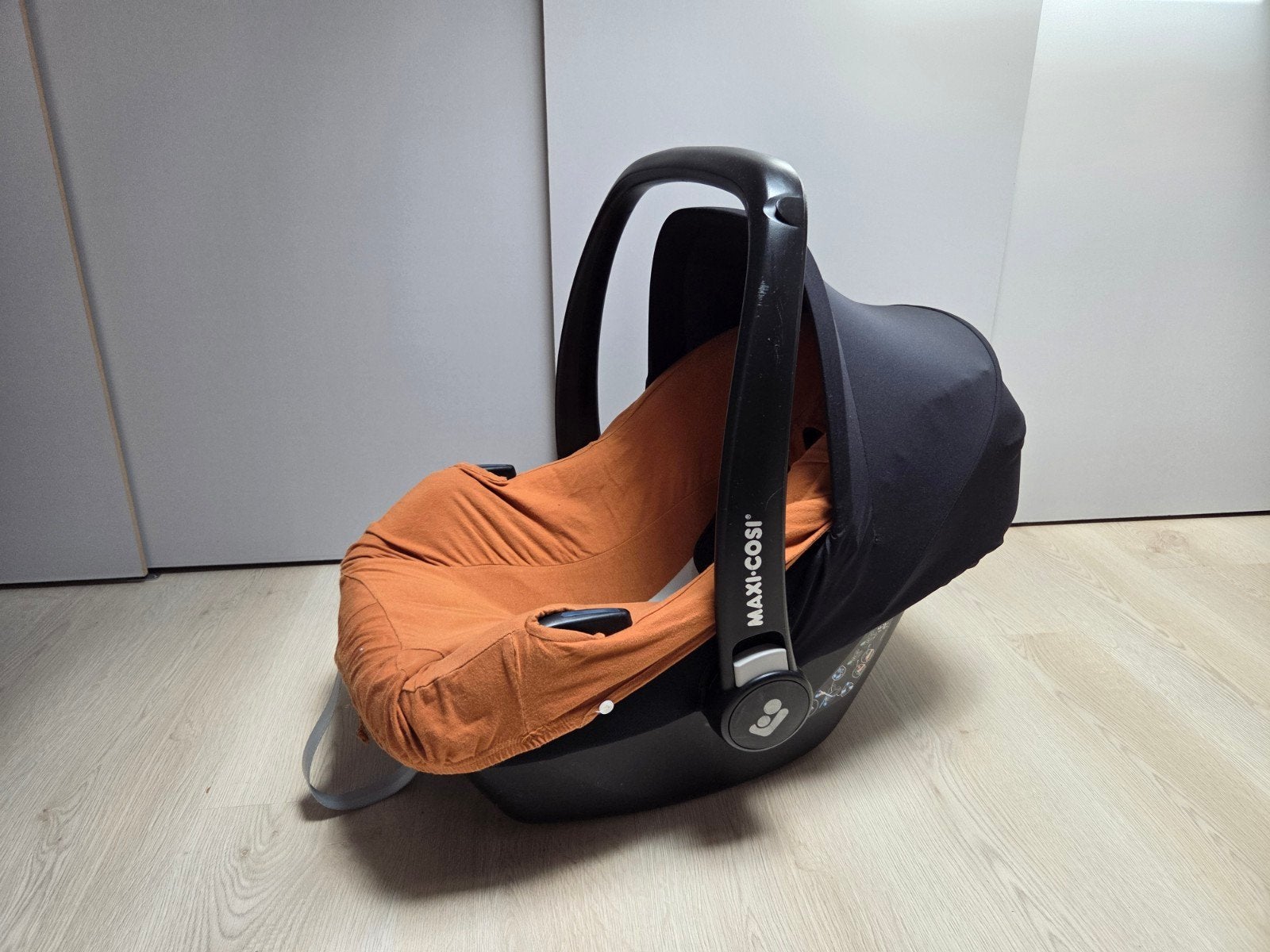 Maxicosi Tinca met Isofix base, Ophalen, Zo goed als nieuw, Isofix, 0 t/m 13 kg