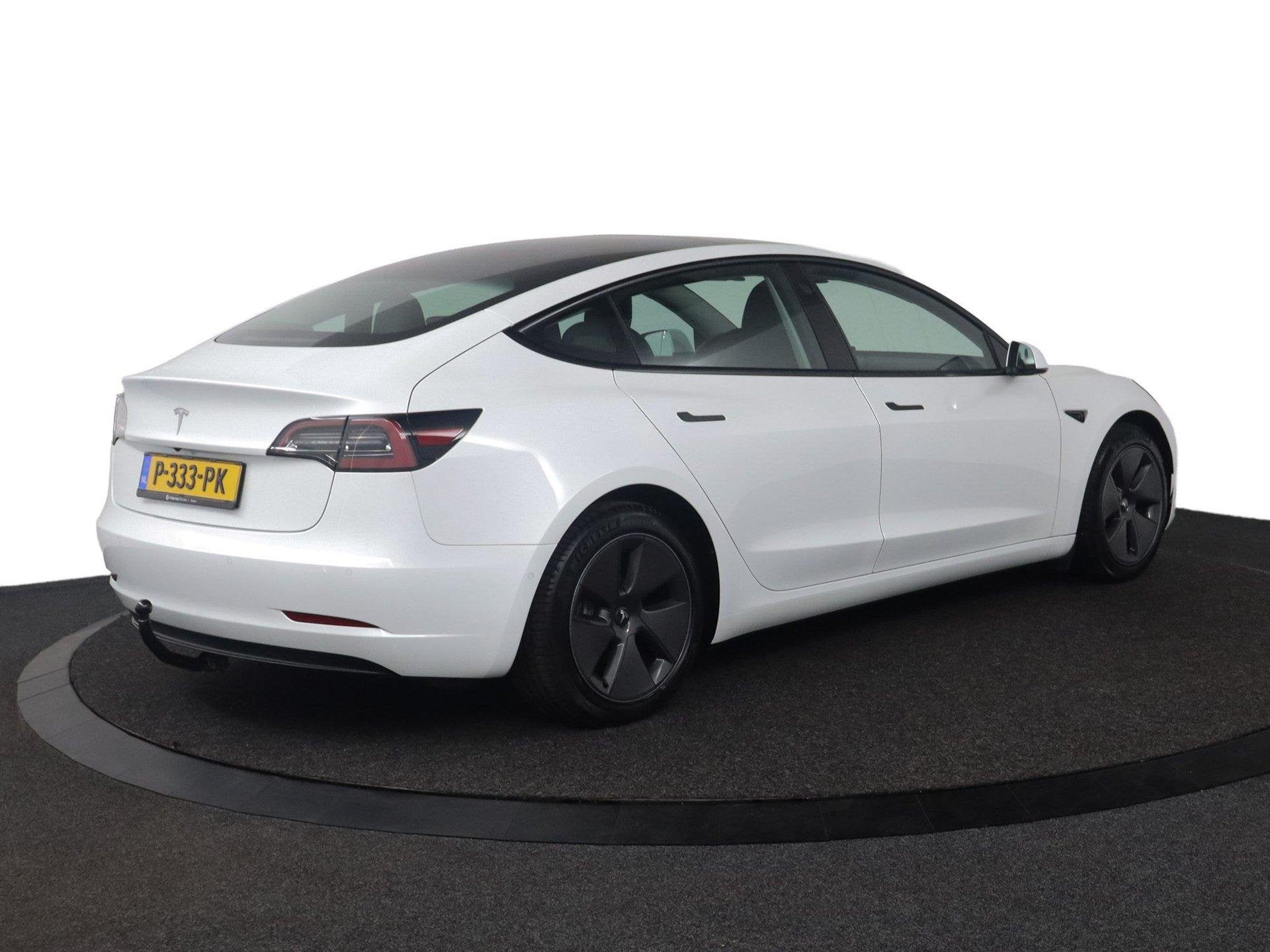Tesla Model 3 Standard RWD Plus 60 kWh |Trekhaak|Stoel&Stuur, Auto's, Automaat, 238 pk, Gebruikt, Wit