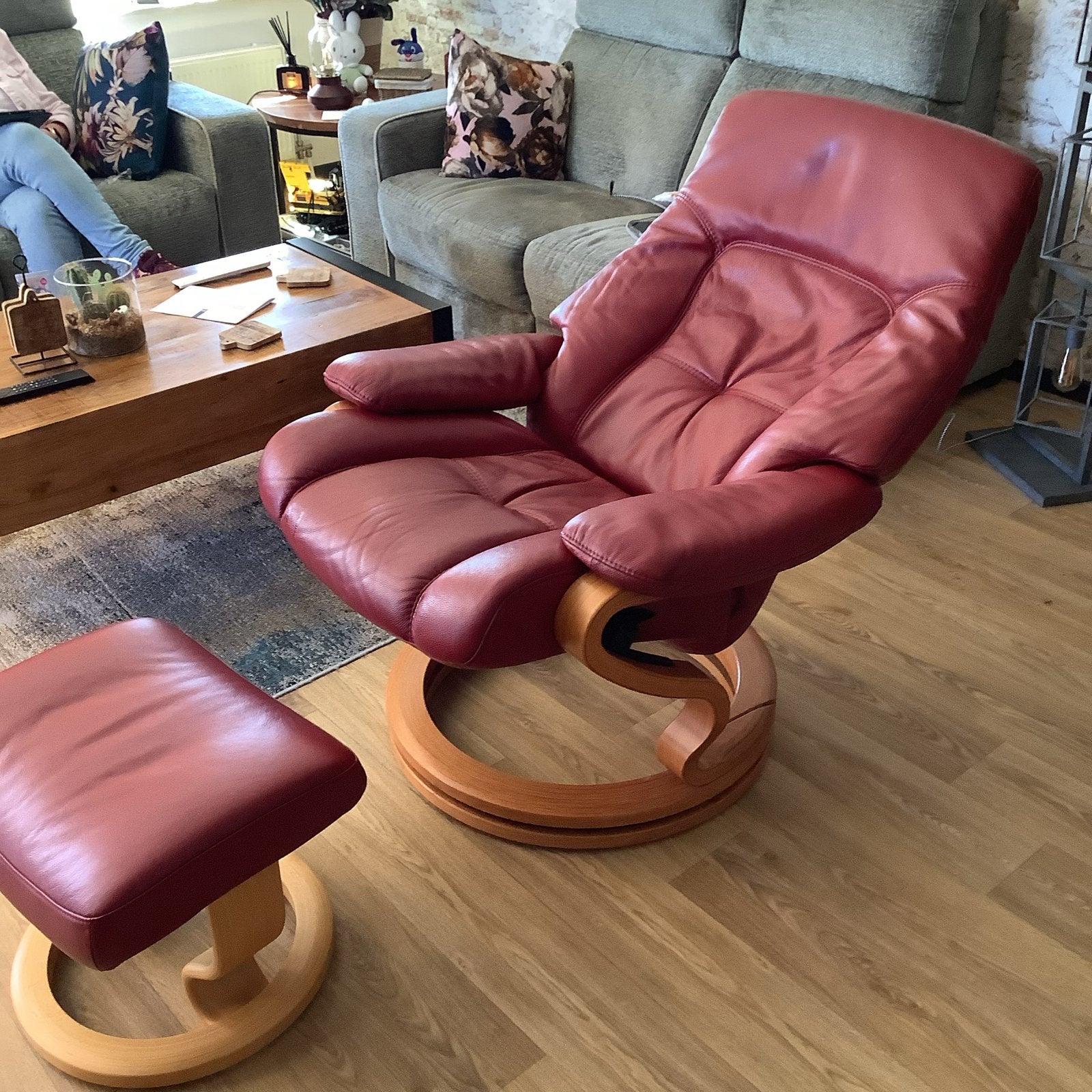 Leren relaxfauteuil met voetenbank - Rood, Ophalen, Gebruikt, Leer, 75 tot 100 cm