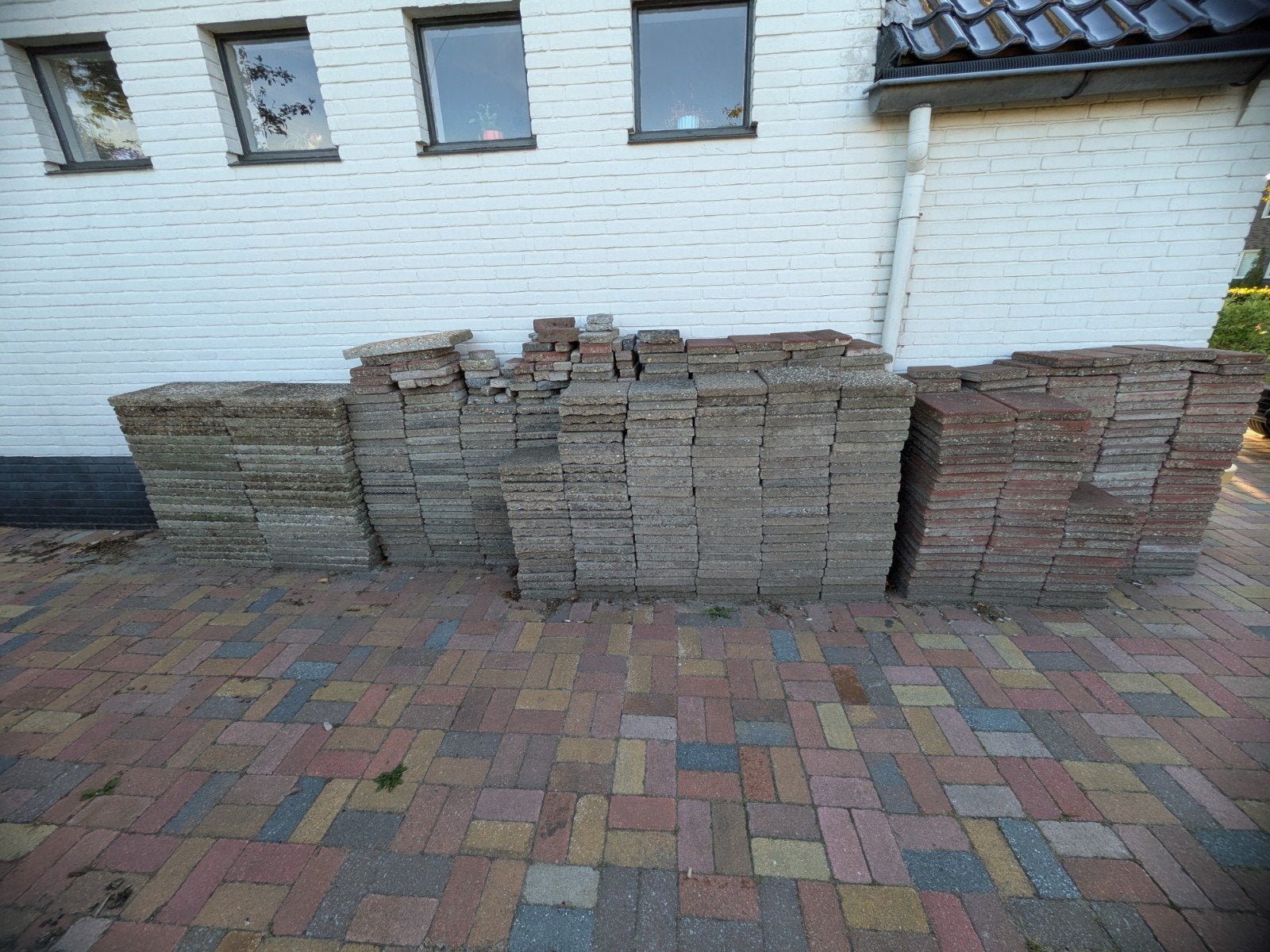 Gratis +/- 440 stoeptegels, Ophalen of Verzenden, Gebruikt, Beton, Terrastegels