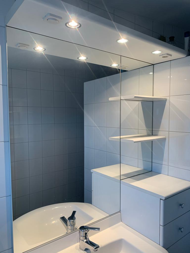 Wastafelmeubel met spiegel en 3 spotjes, Huis en Inrichting, Badkamer | Badkamermeubels, Gebruikt, 100 tot 150 cm, 200 cm of meer