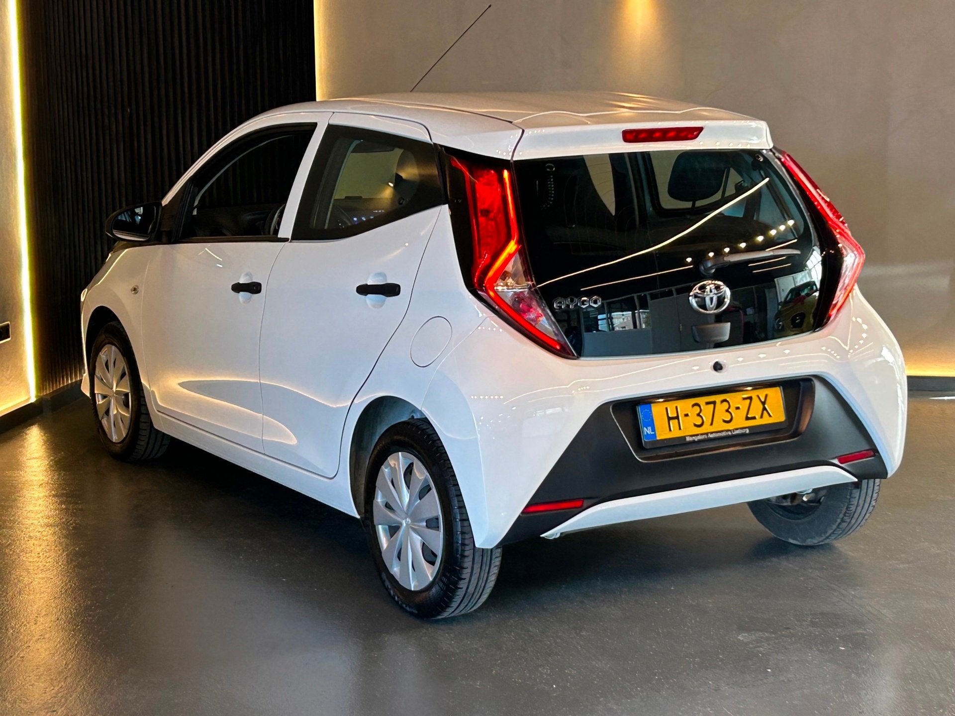 Toyota Aygo 1.0 VVT-i x-fun|NAP|CARPLAY|CRUISE|AIRCO|APK 07-, Auto's, Voorwielaandrijving, Gebruikt, Euro 6, 4 stoelen