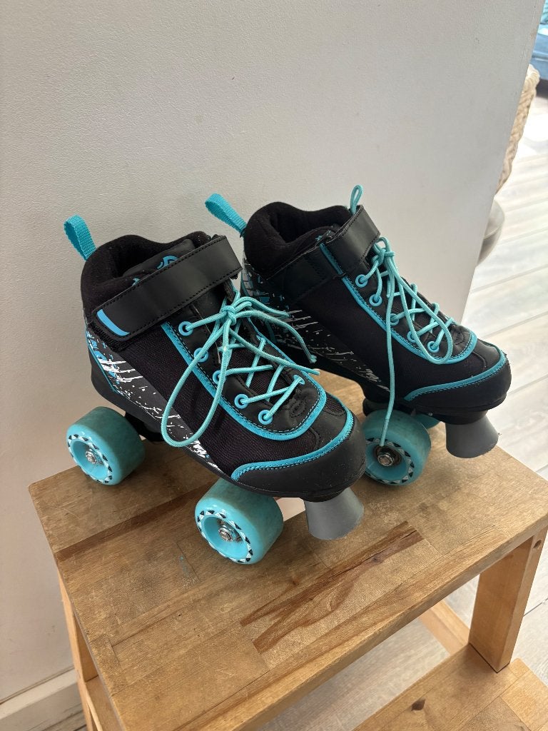 Zwarte rolschaatsen maat 31-32, Ophalen of Verzenden, Gebruikt, Kinderen