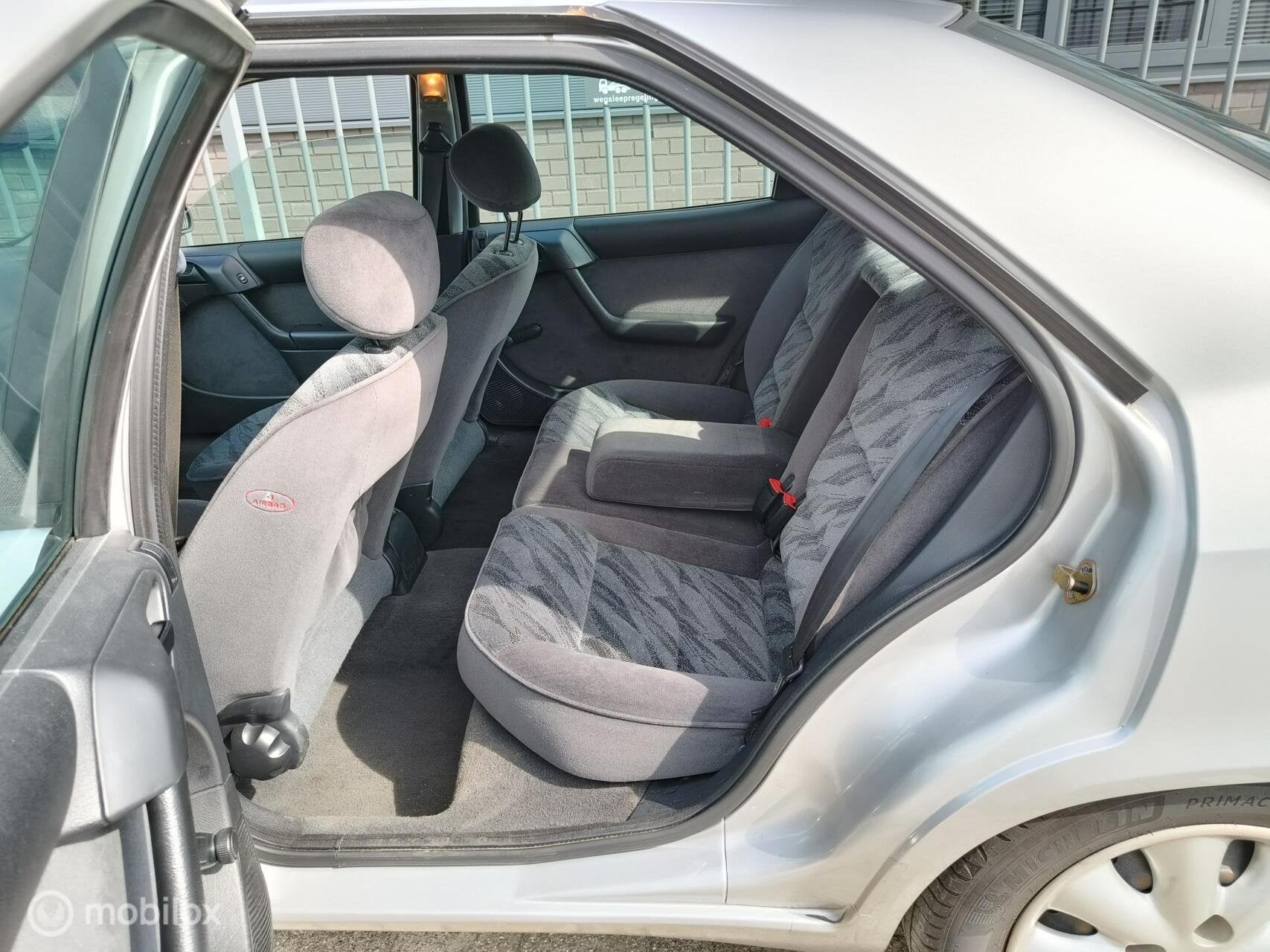 Foto 5 van Citroen Xantia 1.8i | airco | 88dkm | trekhaak | izgs