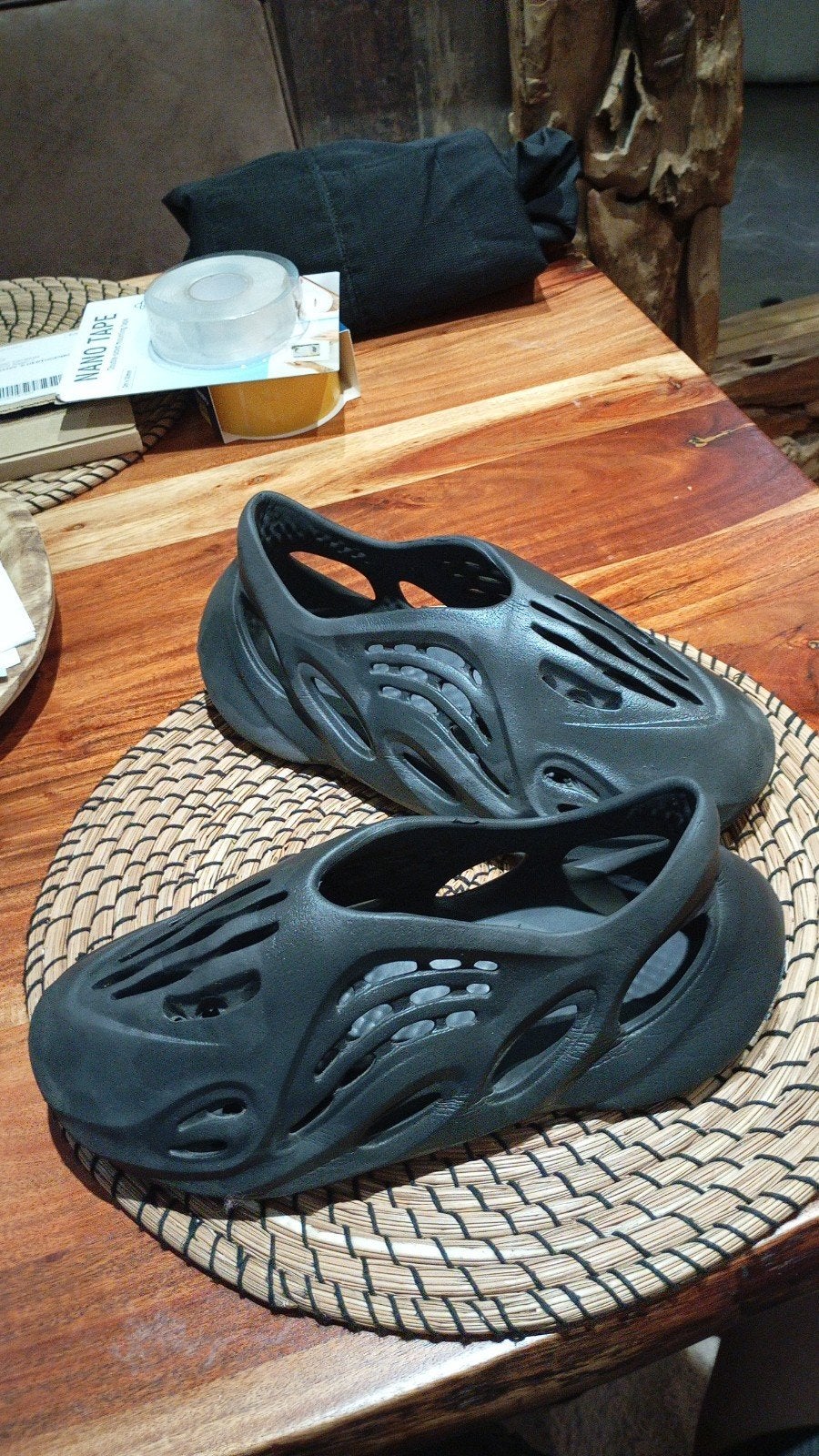 1 op 1 Foam Runners - Maat 40, Ophalen of Verzenden, Gedragen, Zwart