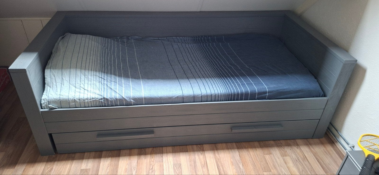 Woood bed Dennis 90x200 Grijs, Ophalen, Gebruikt, 90 cm, Eenpersoons