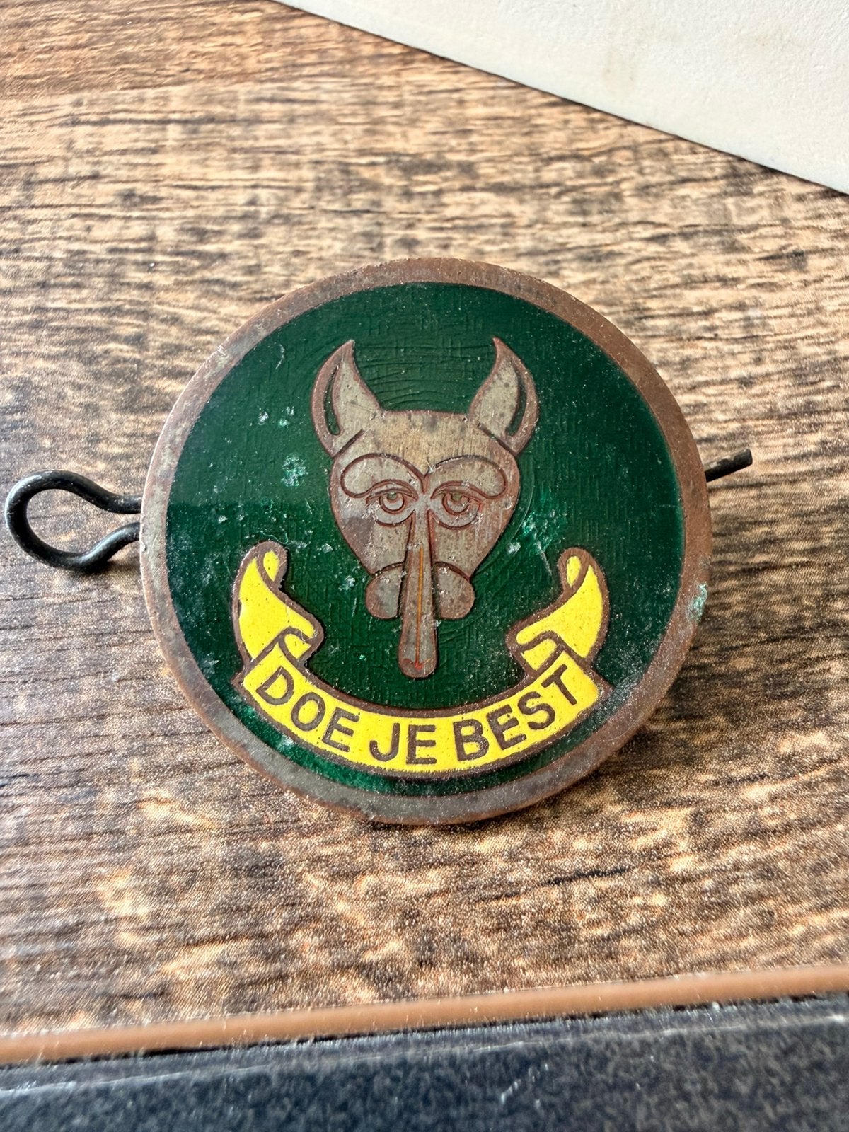 Emaille badge padvinderij scouting doe je best pet embleem, Verzamelen, Ophalen of Verzenden, Zo goed als nieuw, Embleem, Speld of Insigne