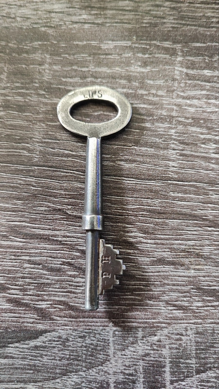 Antieke LIPS sleutel met nummer 1174 en 43524, Ophalen of Verzenden