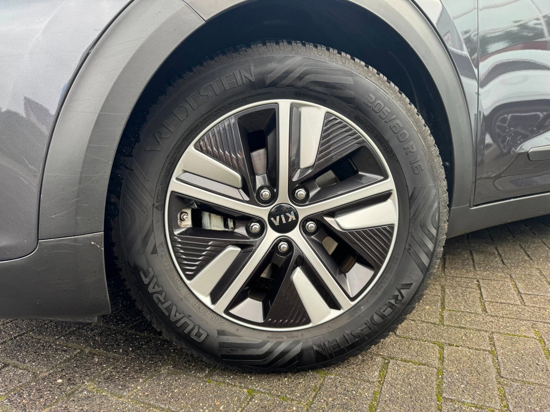 Foto 5 van Kia Niro 1.6 GDi Hybrid DynamicLine | All Season | Volledig