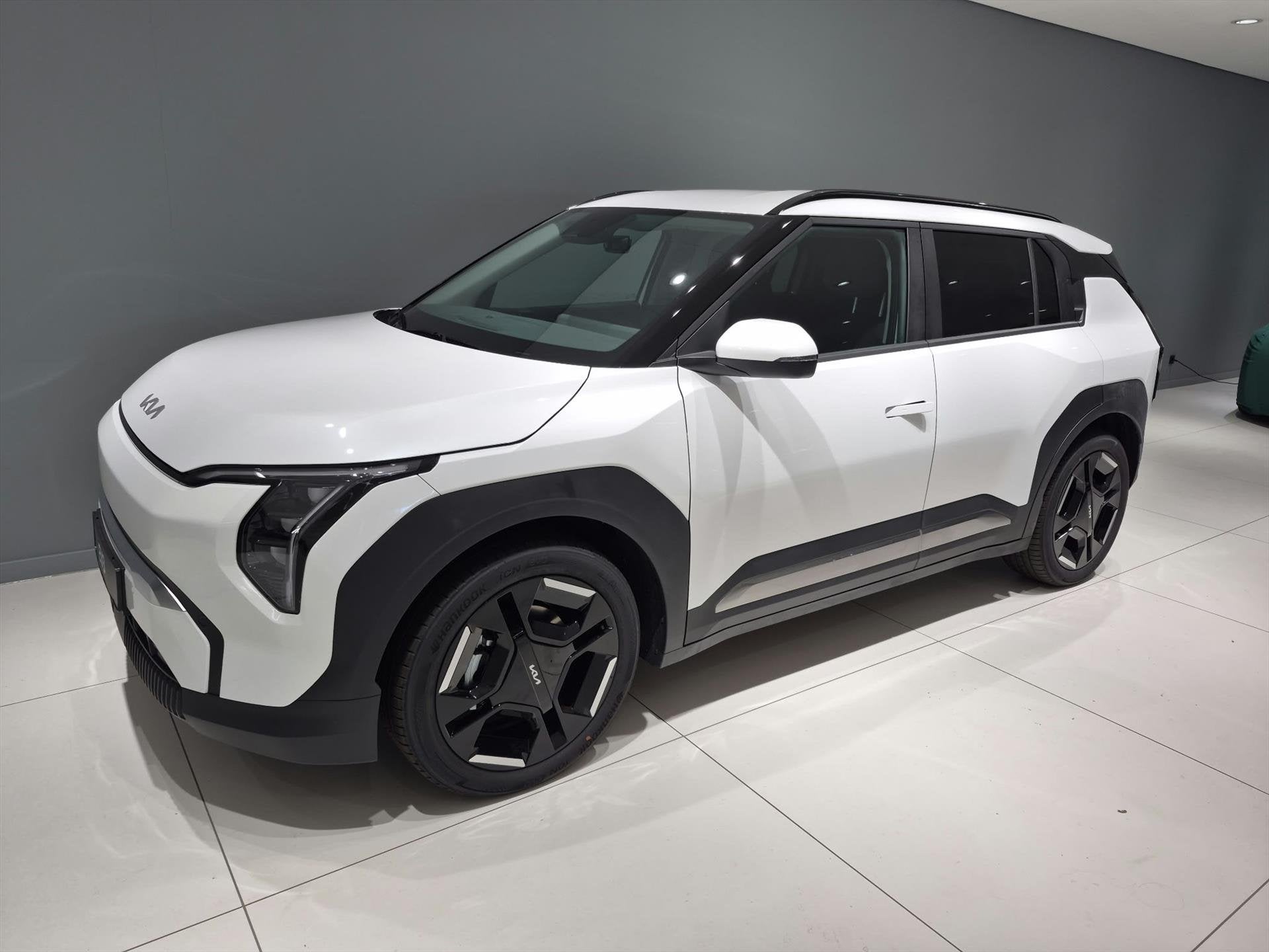 KIA Ev3 81,4 kWh 204pk Plus 19 inch LMV VOORRAAD!, Auto's, Stof, 33 min, Wit, Origineel Nederlands