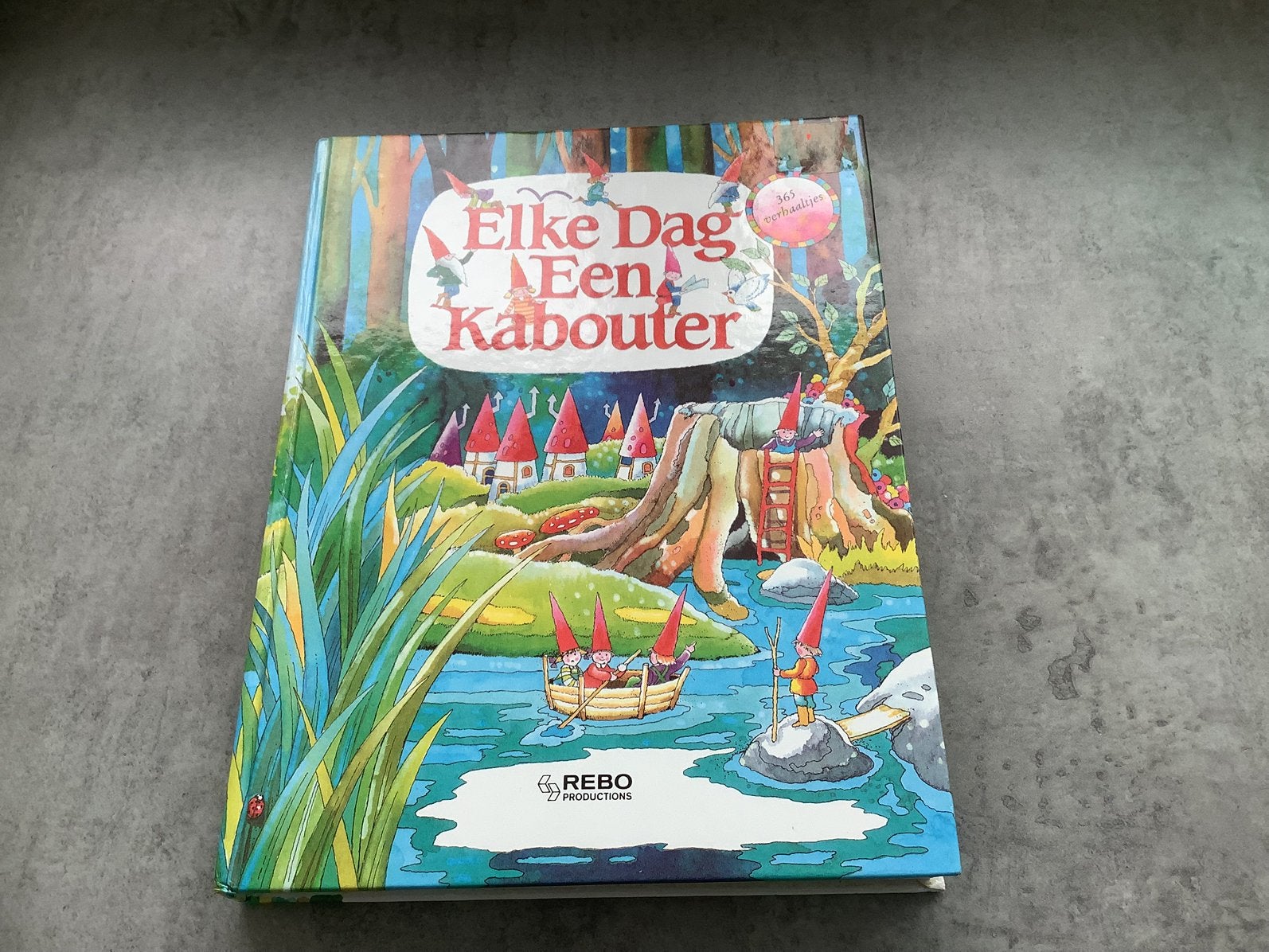 Boek: Elke dag een Kabouter - 365 verhaaltjes, Ophalen of Verzenden, Zo goed als nieuw