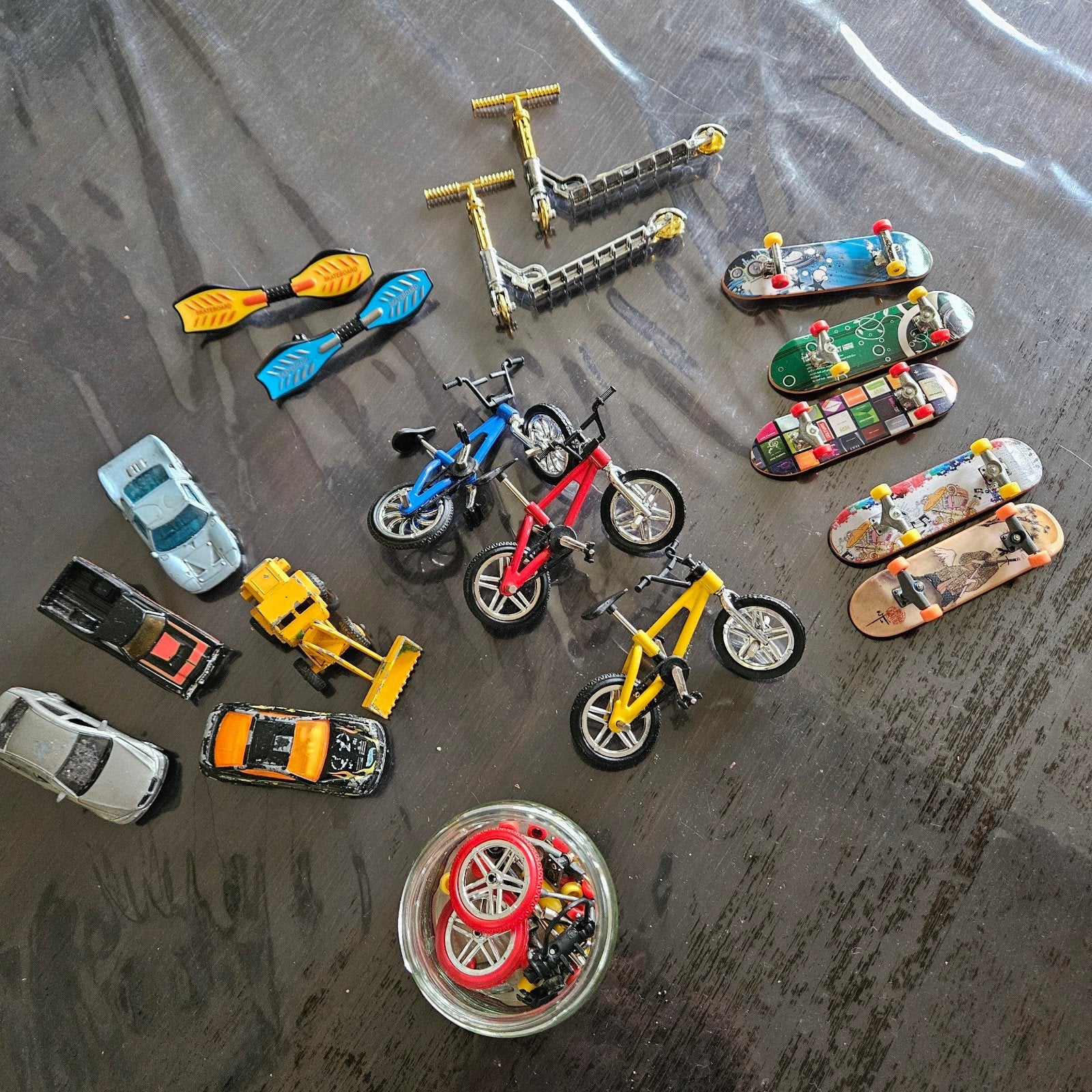 Vinger stepjes, skateboarden en fietsjes met onderdelen, Ophalen, Zo goed als nieuw