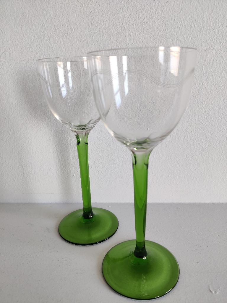 Kristallen Art Nouveau wijnglas (2) groene geslepen steel, Antiek en Kunst, Antiek | Glas en Kristal, Ophalen of Verzenden