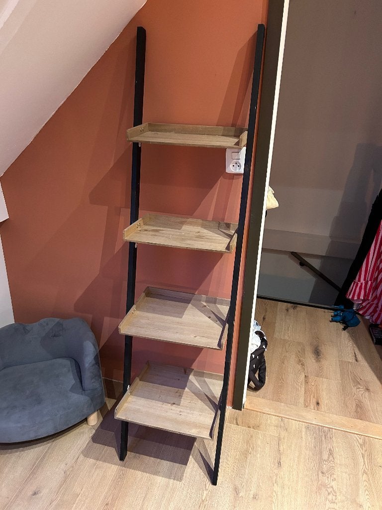 Houten wandkastje, Ophalen